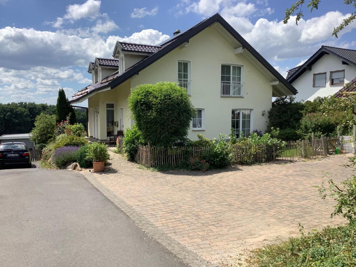 Апартаменты Wohlfuehloase Am Michelsberg Бад-Мюнстерайфель Экстерьер фото
